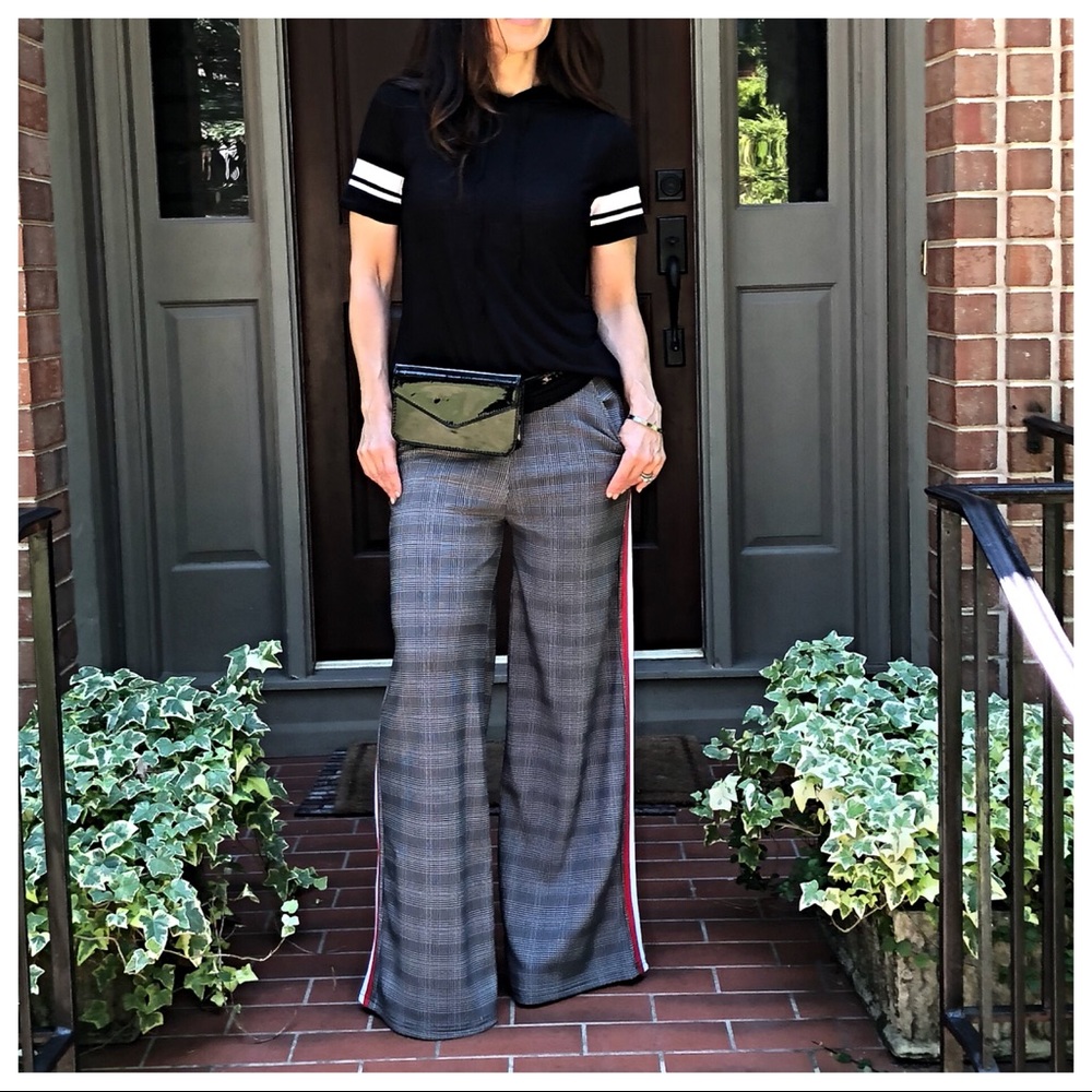 ✨LAST ONE ✨Black hooded color block sleeves top - Picture 5 of 8